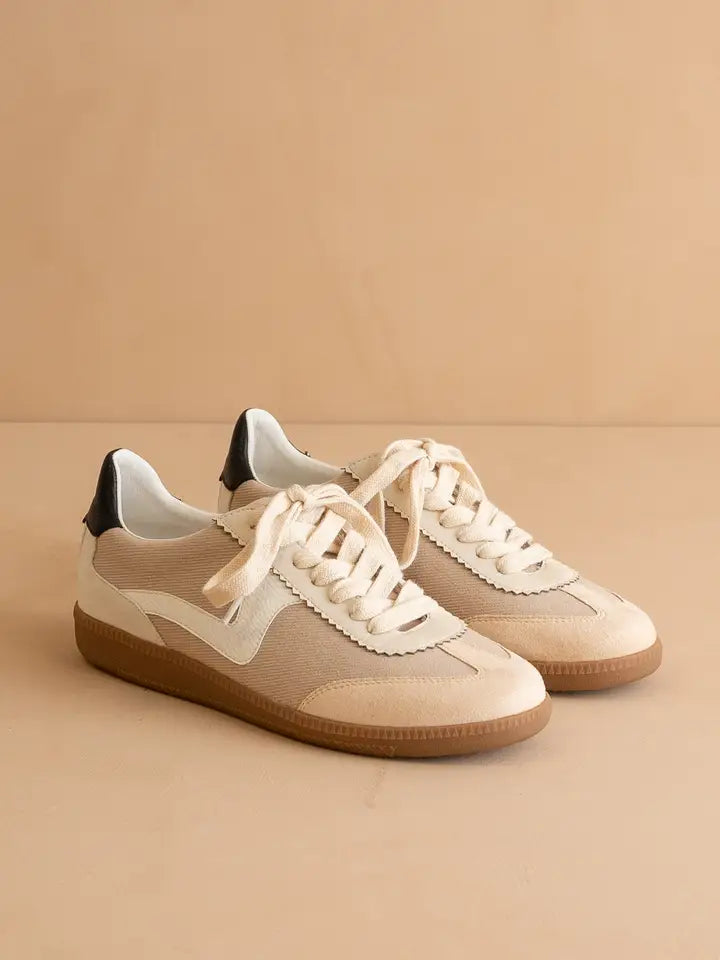 Kyla Ultra Classic Low-Top Sneaker
